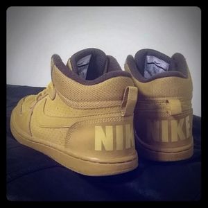 NIKE COURT BOROUGH MID